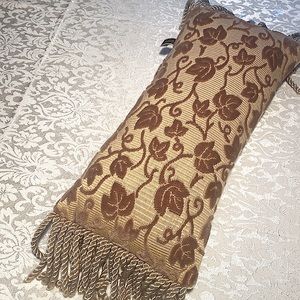 Vintage accent pillow